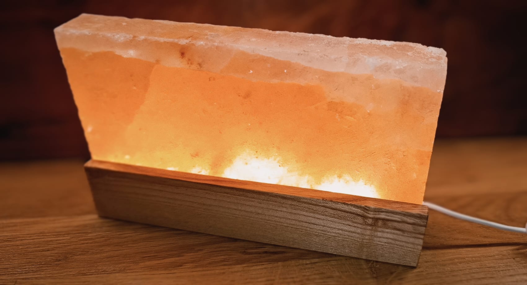 solná led lampa dřevo třešeň