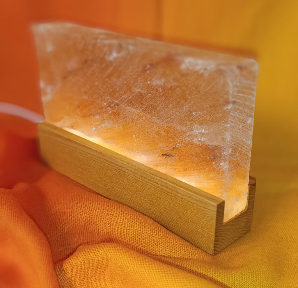 solná led lampa dřevo třešeň himalajská sůl