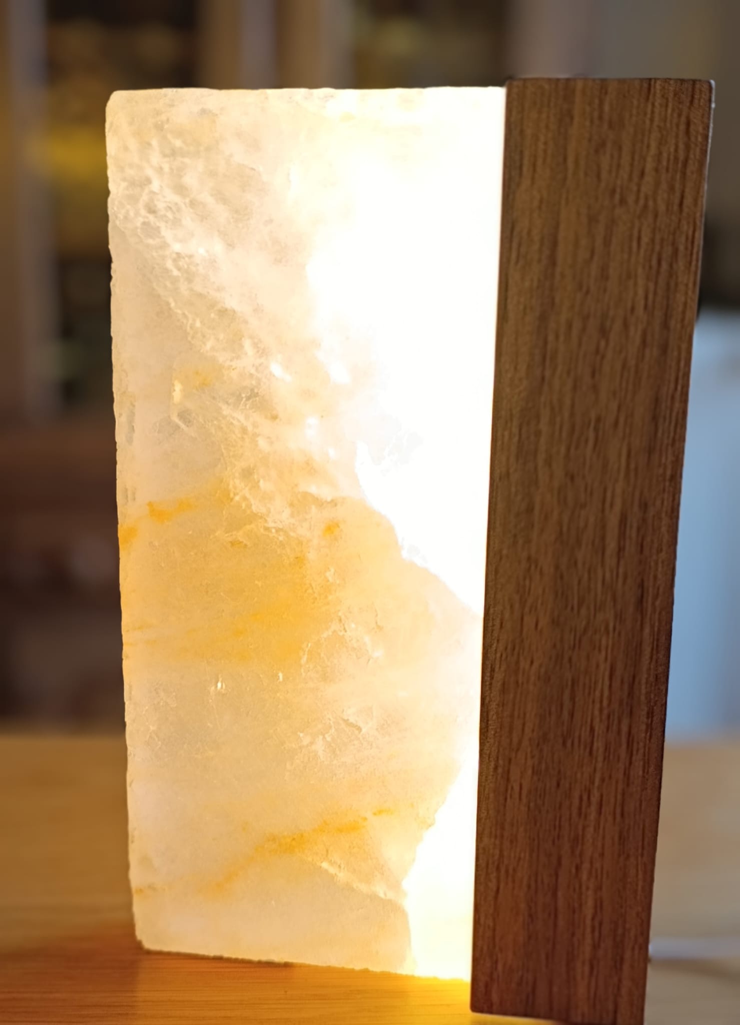 solná led lampa dřevo ořech himalajská sůl