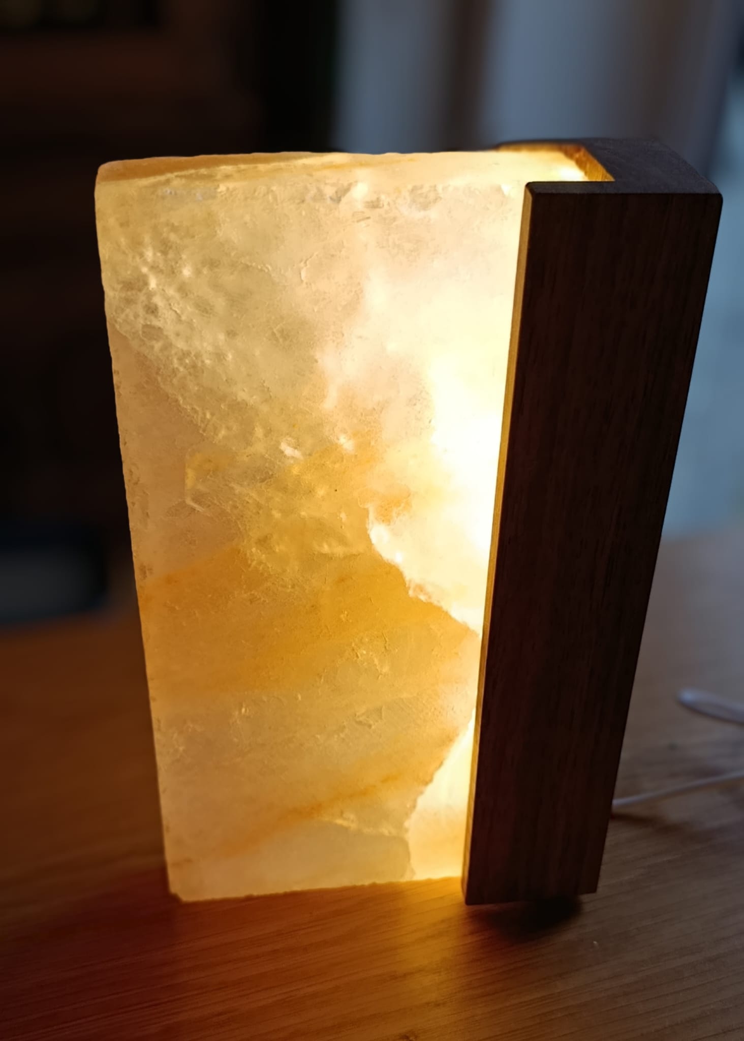 solná led lampa dřevo ořech