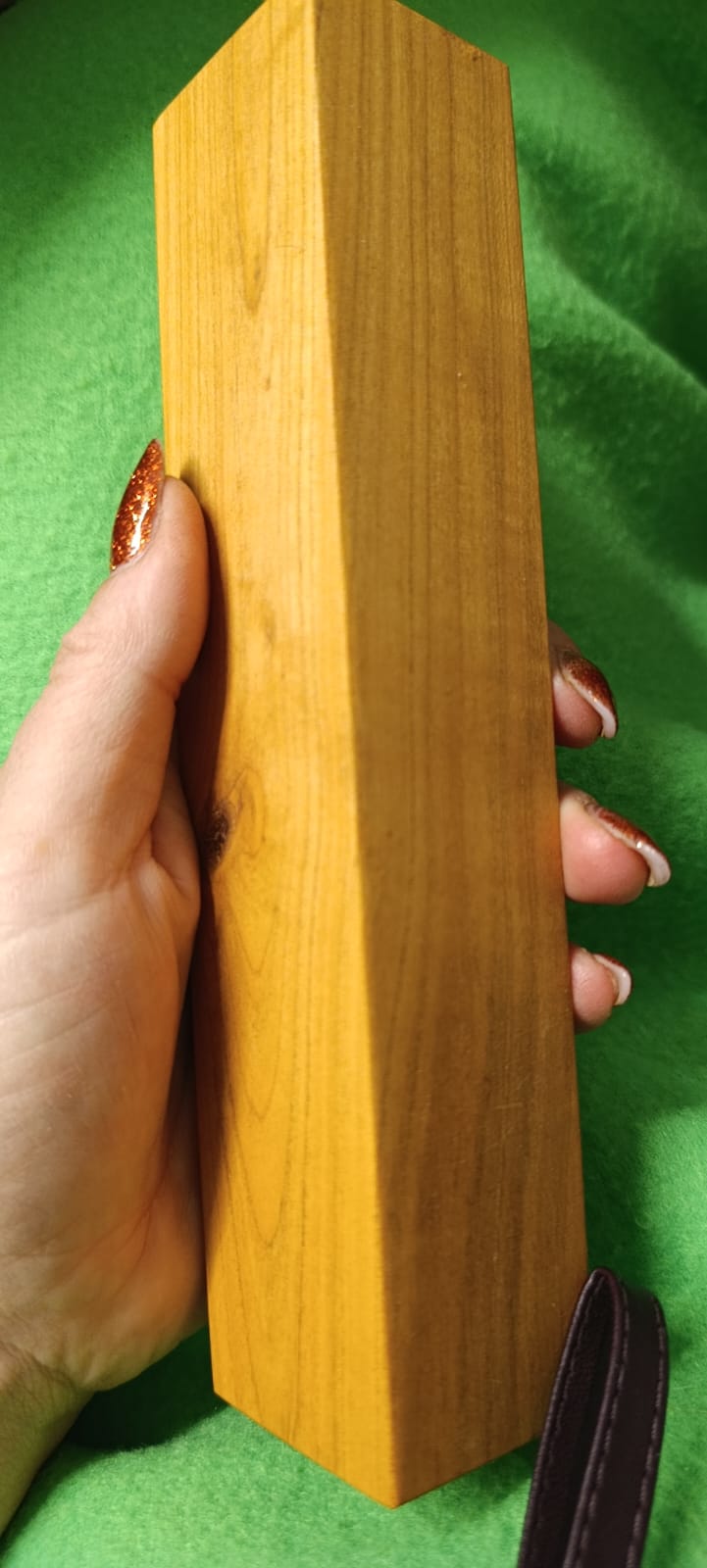 solná led lampa dřevo třešeň himalajská sůl