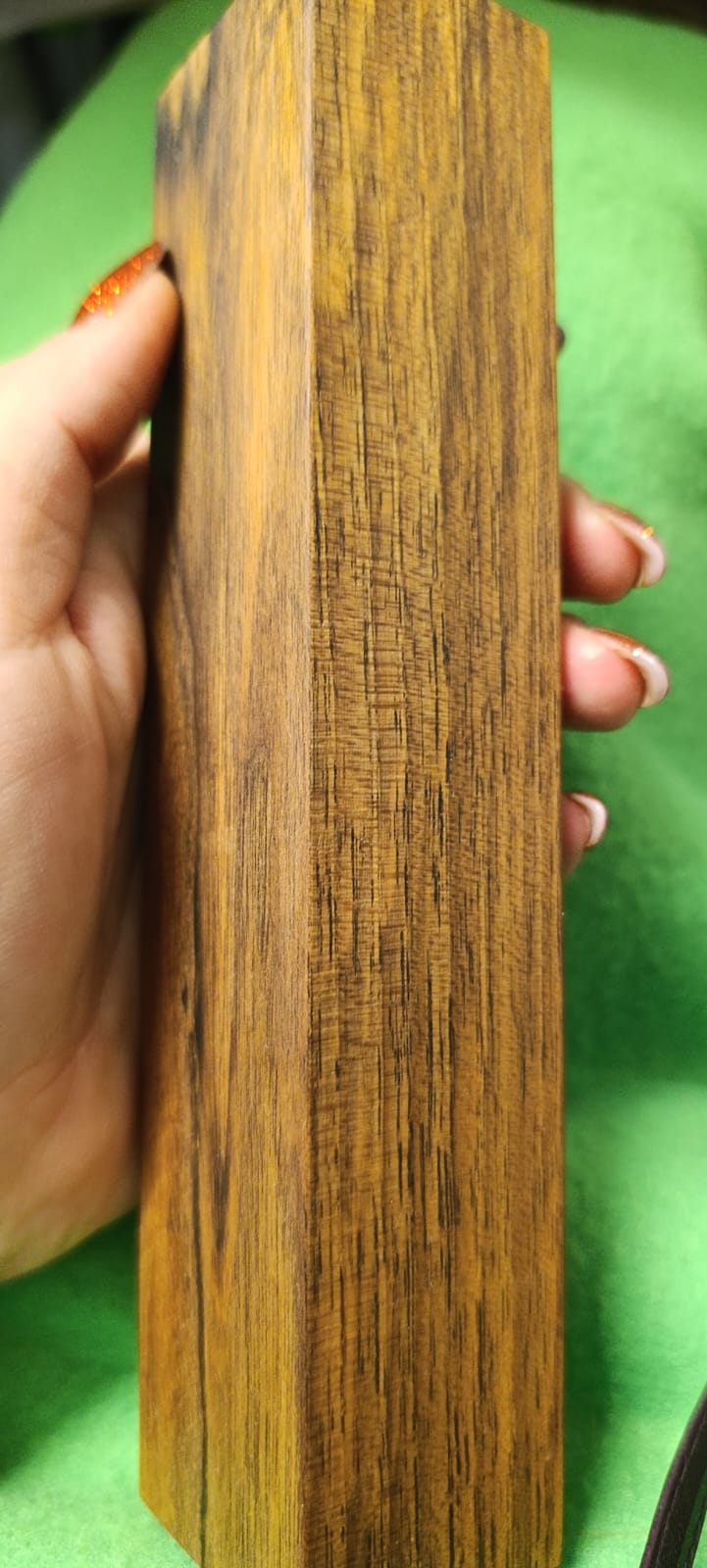 solná led lampa dřevo ořech himalajská sůl